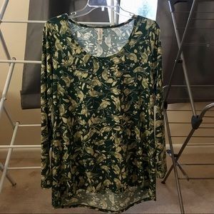Lularoe Lynnae shirt size medium
